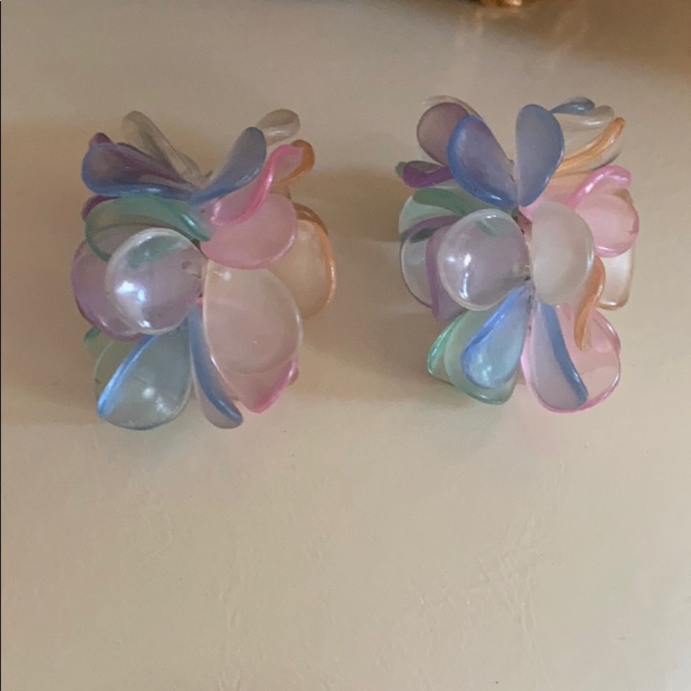 Vintage Pastel Petal Curved Clip On Earrings